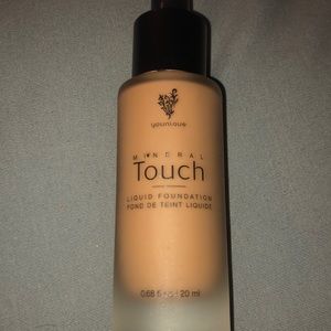 Mineral touch liquid foundation
